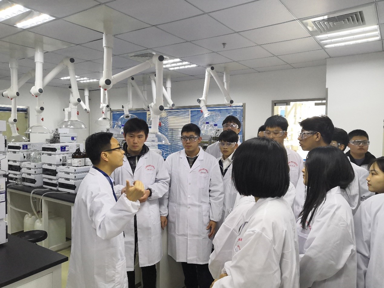 走进不朽情缘mg官网，与学子共话成长