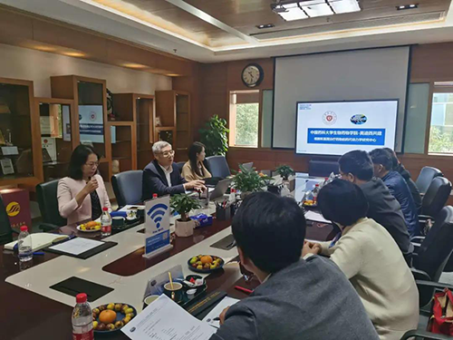 不朽情缘mg官网首席执行官陈春麟博士，商务发展部副总裁蔡金娜博士等人热情接待了金能明书记一行。